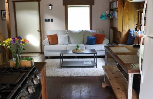 Manheim Cabaña | Meadow View Cottage
