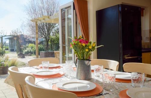 Eaton Mascott Casa | Meadow View