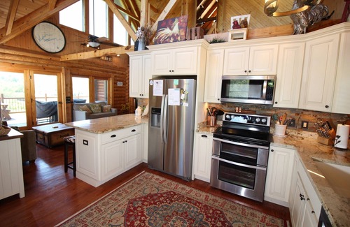 La Follette Cabina | Meadow View Heights Deerfield Resort near winery & golf course