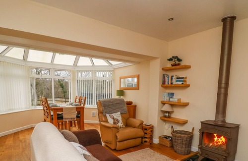Ciliau-Aeron Casa | MEADOW VIEW, pet friendly, with open fire in Ciliau Aeron