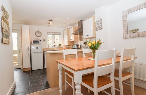 Grampound Casa | MEADOW VIEW, pet friendly, character holiday cottage in Grampound