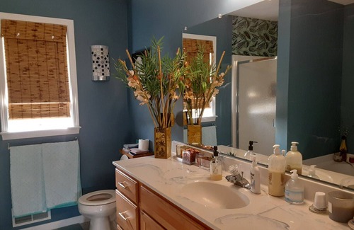 Adrian Cama Y Desayuno | Meadowbrook in Quiet, Peaceful Setting in Adrian, private room