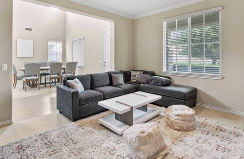 Eastvale Casa | Meadowbrook Retreat