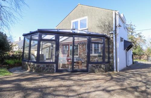 Dinas Cross Casa | Meadowlands