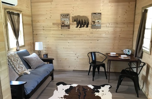 Lamont Cabina | Meadowlark Cabin