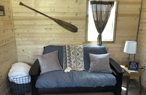 Lamont Cabina | Meadowlark Cabin
