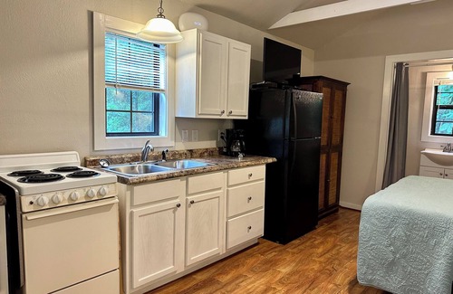 Nacogdoches Cabina | Meadows - A tiny touch of heaven at Stag Leap Cabins!