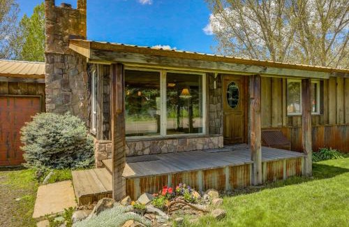 New Meadows Casa | Meadows Valley Retreat - Rustic charm, Huge fenced yard, walk to dining, bar, and coffee