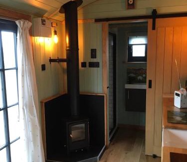 Hardstoft Otro | Meadows view shepherds hut