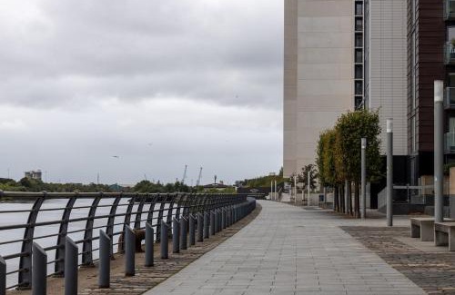 North West Apartamento | Meadowside Quay 2BR Luxurious Apartment