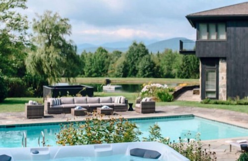 Stowe Area Casa | Meadowstone Manor Stowe, VT -14 BR Private Manor, 30 Acres, Pool, Tennis, Hiking