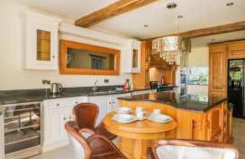 Otley Casa | Meagill Farmhouse, hot Tub, bbq hut