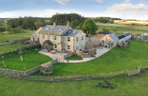 Otley Casa | Meagill Farmhouse, hot Tub, bbq hut