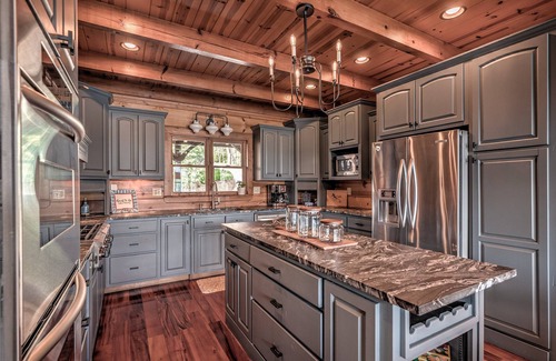 Blairsville Cabina | Meant to Be- Lake Front | Private Dock | Screened Porch | Lake Nottely
