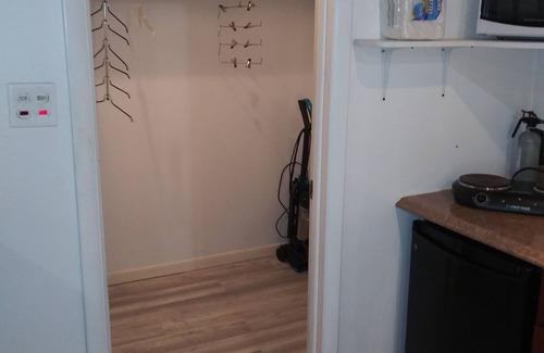 Mechanicsburg Apartamento | Mechanicsburg Tarzan Hut: una cueva de aire cómoda y muy privada para 1-2 viajeros