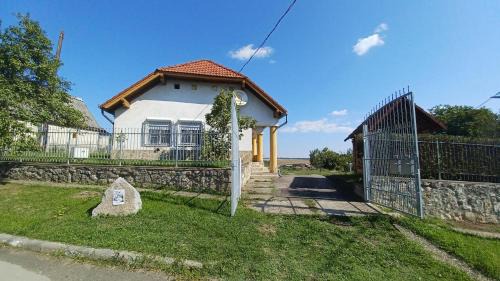 Magyarhertelend Casa | Mecseki Farkasvár