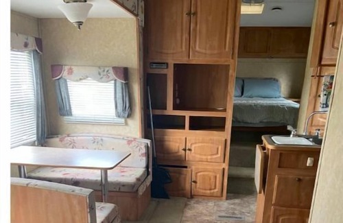 Whitehall Chalet De Esquí | Med Park Campground Homestead