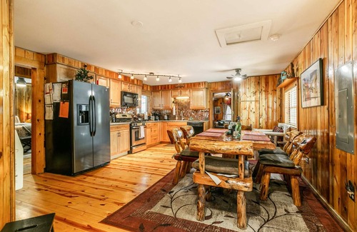 Eagle Nest Cabina | Medallion Cabin by Velo