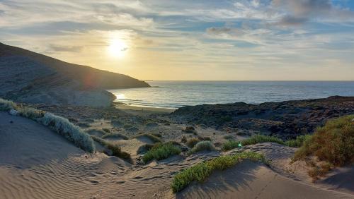 Arenas del Mar Apartamento | Medano Loft 5 Min walk Seaside Sunrise