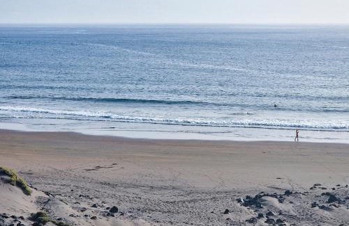 Arenas del Mar Apartamento | Medano Loft 5 Min walk Seaside Sunrise