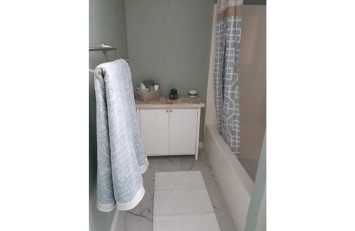 City Center Medford Cabaña | Medford 2-Bedroom Cottage to movie, park, downtown