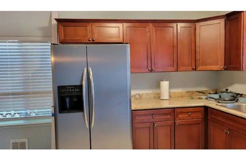 City Center Medford Cabaña | Medford 2-Bedroom Cottage to movie, park, downtown