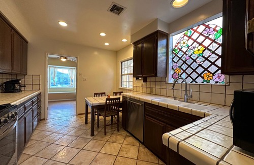 Burbank Casa | Media City Hillside House- 4 BR with Pool & Fiber 1GB Internet
