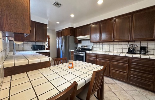 Burbank Casa | Media City Hillside House- 4 BR with Pool & Fiber 1GB Internet