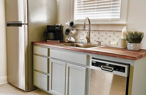 Uptown Casa | Medical Professionals Welcome! Near St. Jude & Medical District~Pet Friendly
