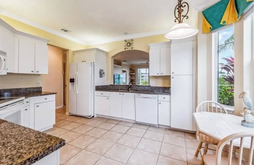 Naples Condominio | Medical Teams Traveling Nurses NCH BakerThe Strand 2 bed 2 bath condo 1st floor
