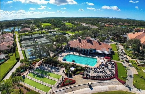 Naples Condominio | Medical Teams Traveling Nurses NCH BakerThe Strand 2 bed 2 bath condo 1st floor