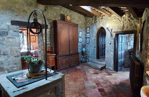 Llaes Otro | Castillo medieval del s.X - Apartamento La Torre
