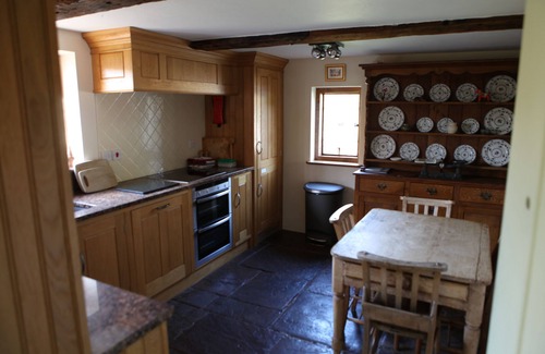 Llanvair Kilgeddin Cabaña | Medieval Cottage