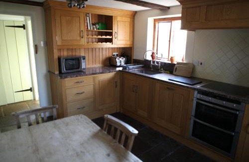 Llanvair Kilgeddin Casa | Medieval Cottage in rural Monmouthshire.
