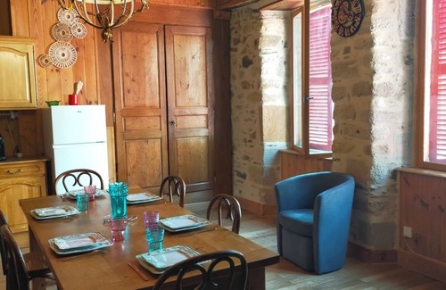 Saint-Benoit-du-Sault Casa | Medieval house for six people