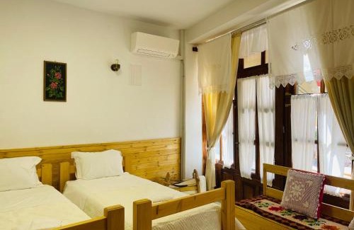 Gjirokaster Casa | Medieval Rooms