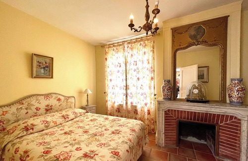 Pressigny-les Pins Otro | Medieval Templar estate weekend park