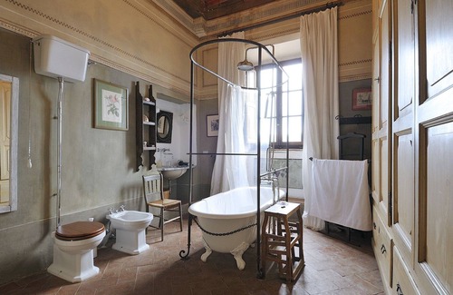 Seggiano Otro | Medieval Tuscan Castle with 8 bedrooms for 18 guests