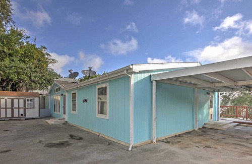 Lakehills Casa | Waterfront Lakehills Home w / Pvt Dock y vistas al lago