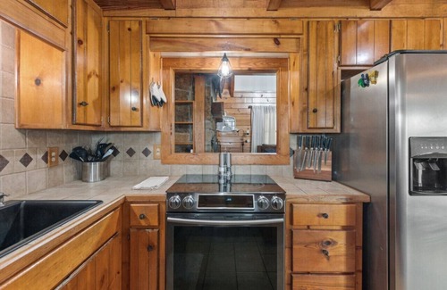 Jones Mills Casa | Medinah Sunset Cabin