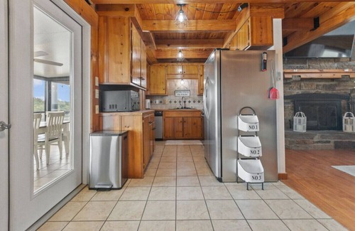 Jones Mills Casa | Medinah Sunset Cabin