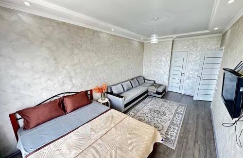Almaty Apartamento | MEDINAHOTELKZ, #69, вид на горы и закат, до арбата 15 мин пешком, HALAL