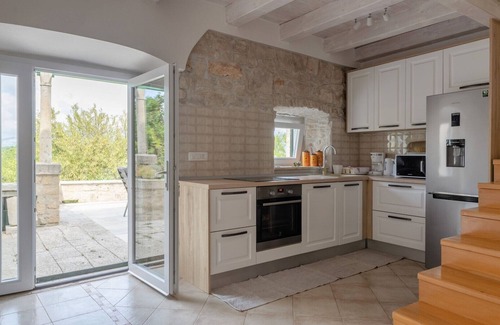 Vela Glavica Villa | Traditional stone house with private pool and sea view, BBQ