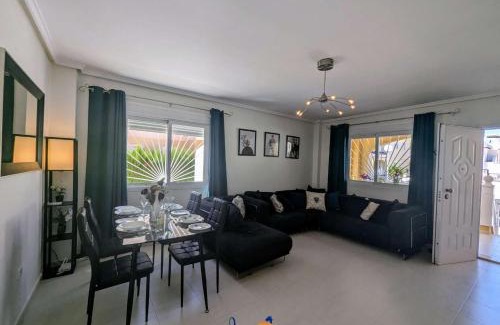 Quesada Casa | Mediterranean 3 Bed Townhouse CQ44