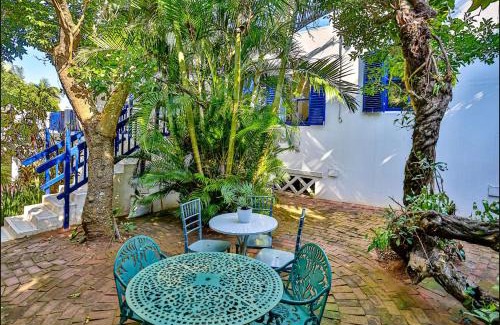 Shaka's Rock Apartamento | Mediterranean beach villa - Santorini