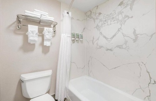 North Redondo Hotel | Mediterranean-Inspired Room Near Galleria Mall – Explore & Shop Nearby!