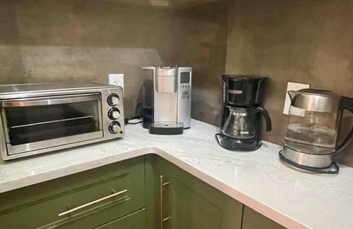 Amherstburg Apartamento | Mediterranean-Inspired Retreat Near Amherstburg's Finest Wineries