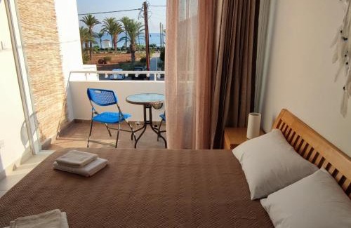 Latsi Apartamento | Mediterranean Seaside Authentic Beach House