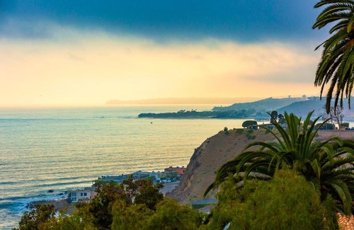 Eastern Malibu Casa | Mediterranean Villa