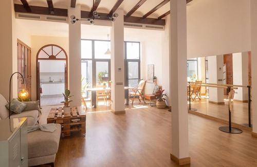 El Cabanyal Casa | Historic Fishermen’s Gem 5’ from the Mediterranean
